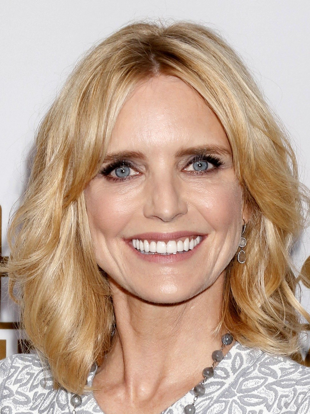 How tall is Courtney Thorne Smith?